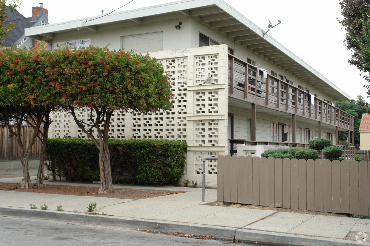 Building Photo - 435 Soledad St