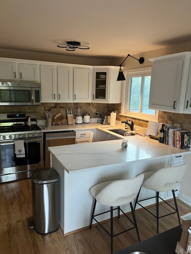 Foto del edificio - 7502 Garden Ln