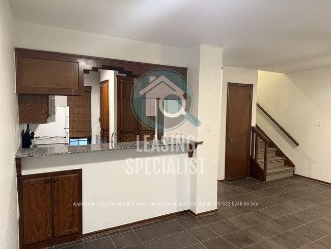 Foto del edificio - 2 Bed 2 Bath West Norman Townhouse!