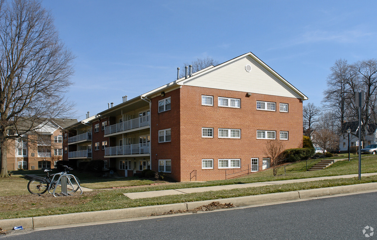 Primary Photo - Maple View Apartments