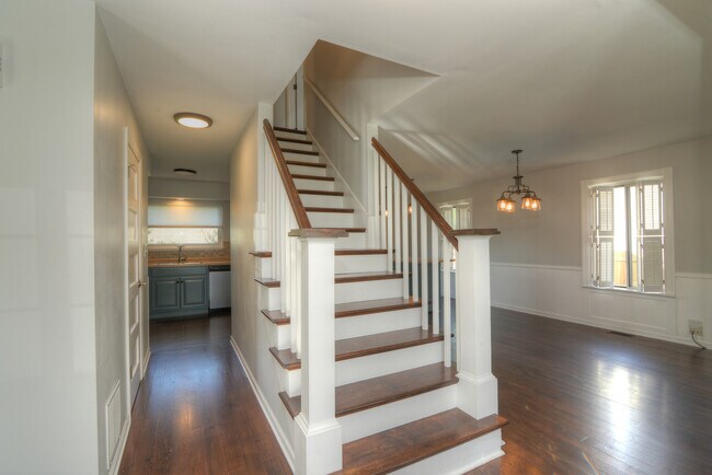 Building Photo - 460 Danbury Dr