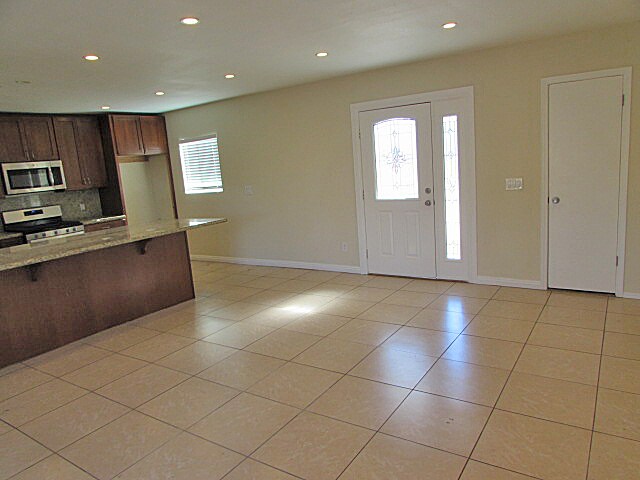 Foto del edificio - Open concept 4 bedroom 2 bath beauty in South Redlands!