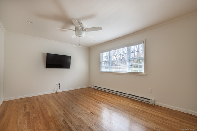 Foto del edificio - 534 Holland Hill Rd