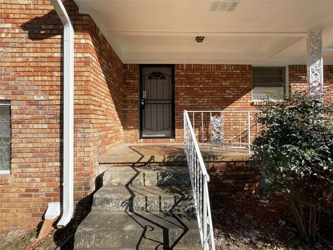 Building Photo - 2612 Dawn Dr