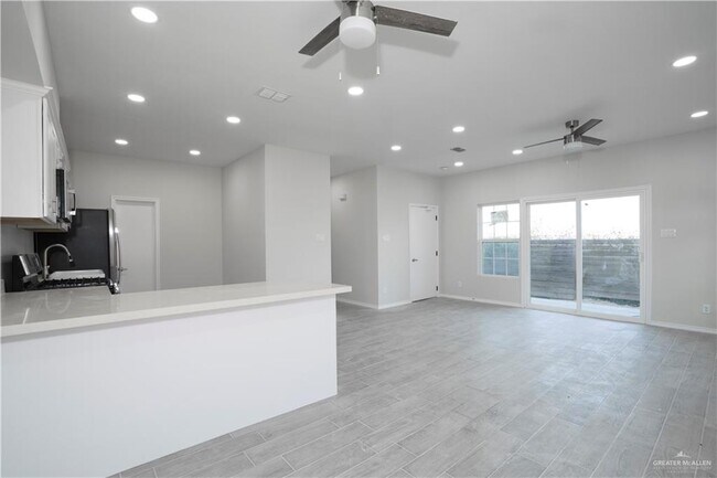 Building Photo - 2022 Cassandra St