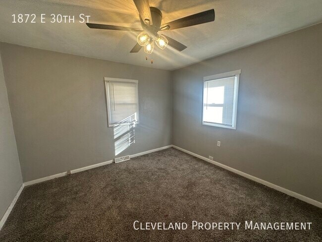 Building Photo - 5 Bedroom Lorain Home