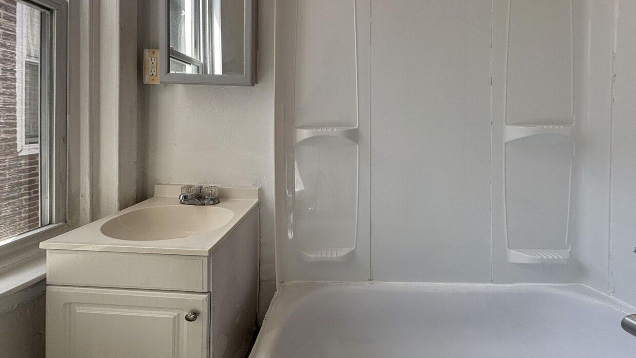 Philly Bi-Level: Modern & Bright - Philly Bi-Level: Modern & Bright