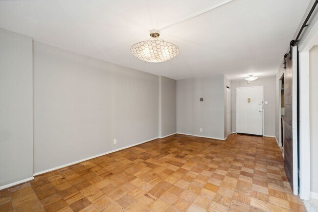 Building Photo - Bright and charming 1Bd/1Bth condo w/ util...