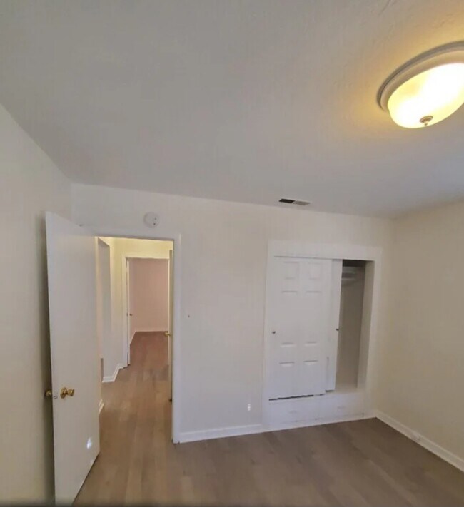 Foto del edificio - 1549 Virginia Ave