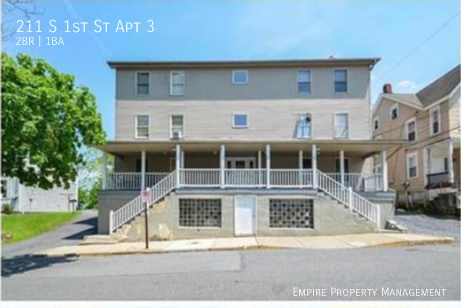 3rd Floor 2 Bedroom/ 1 Bathroom Apartment... House Rental in