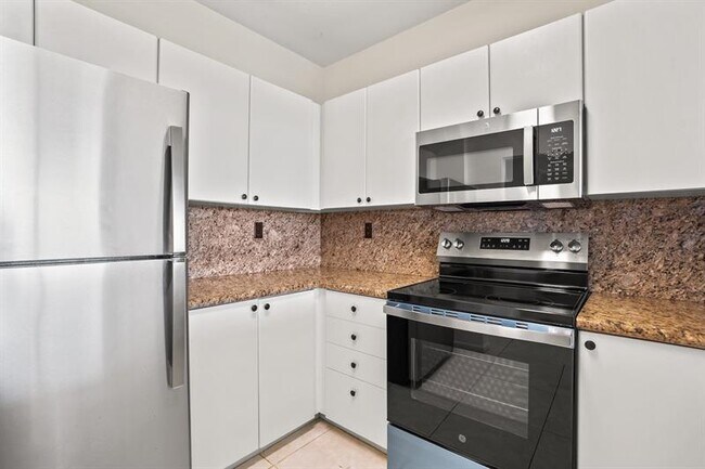 Foto del edificio - 3020 NE 32nd Ave