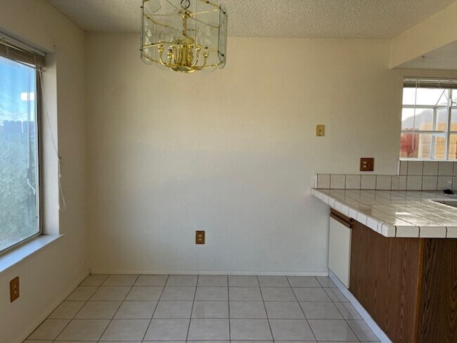 Building Photo - Tehachapi City