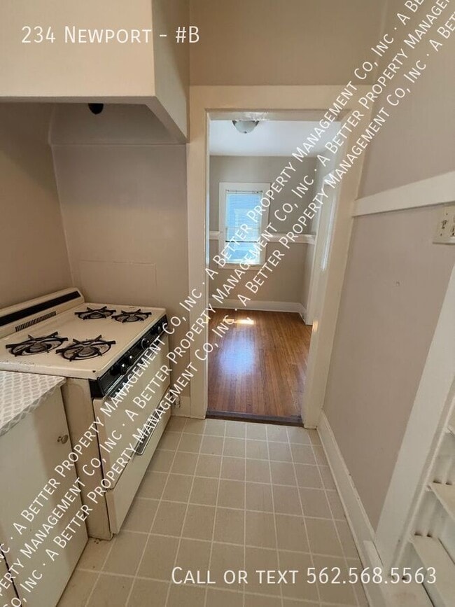 Building Photo - 234 Newport-#B