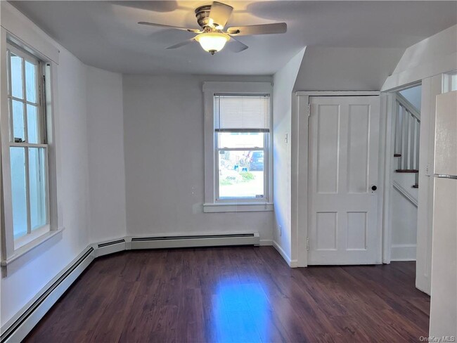 Building Photo - 18 S Side Pl