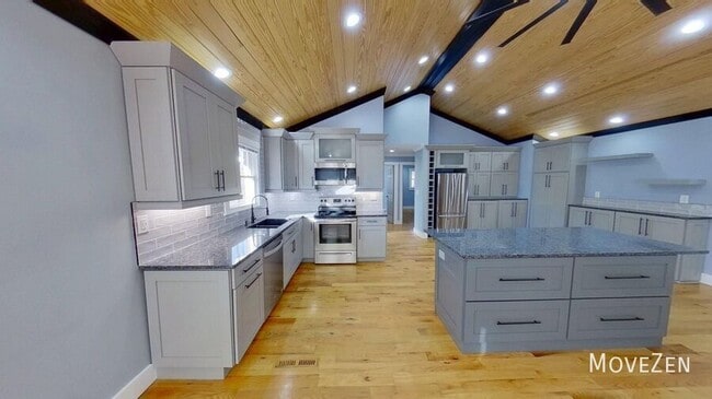 Building Photo - 208 N Sunset Dr