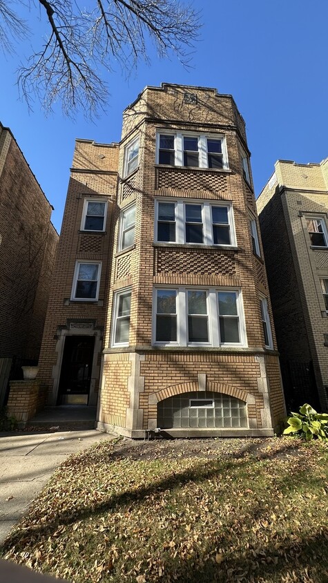 Foto principal - 5530 N Artesian Ave