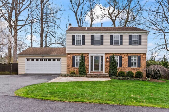 Foto del edificio - 5 bd/3.5 bath sprawling home on quiet West Falls Church cul-de-sac.