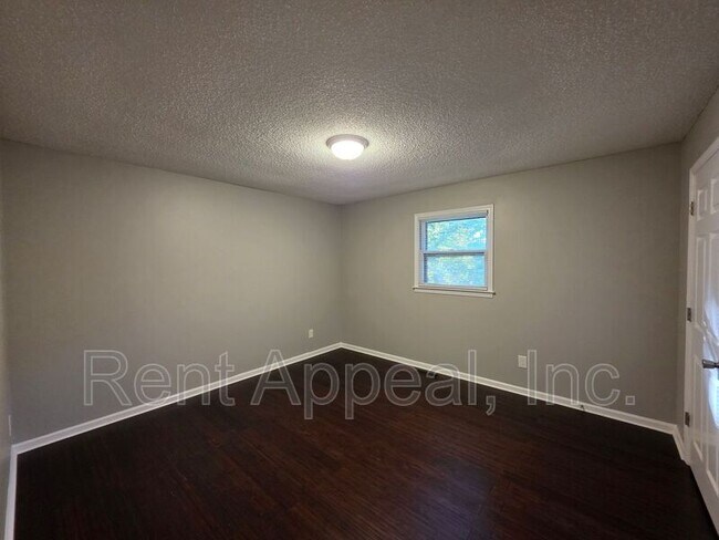 Building Photo - 3734 Smithtown Rd