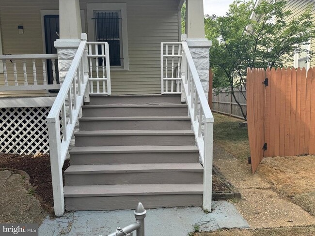 Building Photo - 3214 Otis St