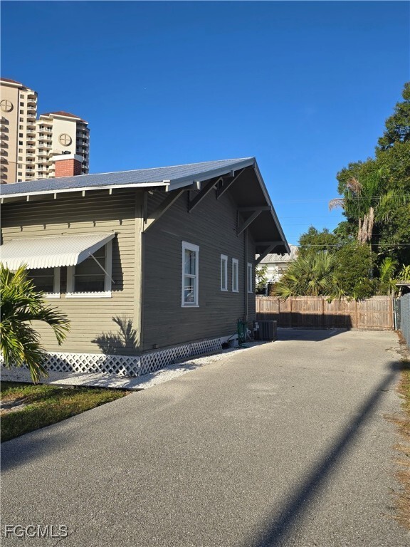 Building Photo - 2029 Clifford St