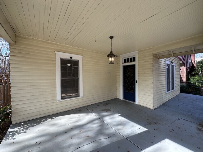 Building Photo - 1805 Pecan St