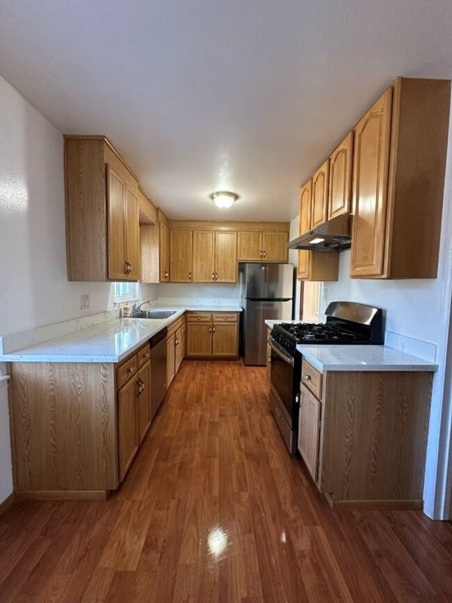 Foto del edificio - Nor Cal Realty, Inc. - 3 Bedroom 1.5  Bath with 2 car garage