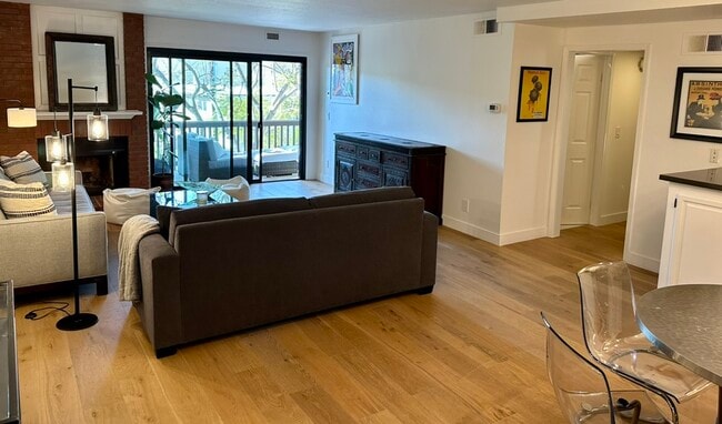 Foto del edificio - 8600 Tuscany Ave