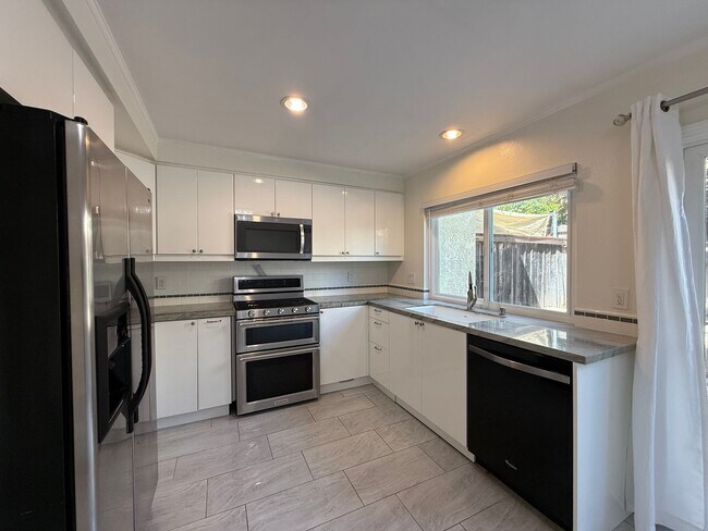 Foto del edificio - Beautiful 2B/2.5BA Townhouse in Carmel Val...