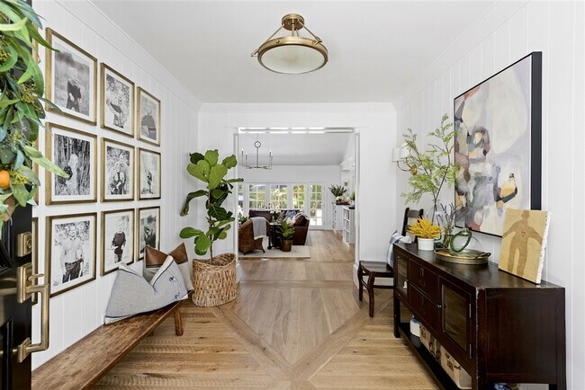 Building Photo - 17461 Rancho Del Rio