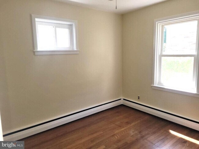 Foto del edificio - 2747 Cedarhurst Rd