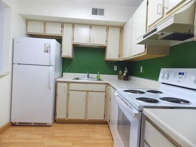 Foto del edificio - 2215 S Huron Pkwy