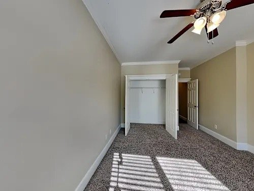Building Photo - 3950 Sunset Lake Dr
