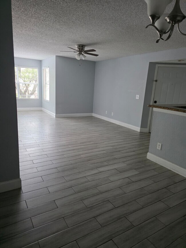 Foto del edificio - 5156 Conroy Rd