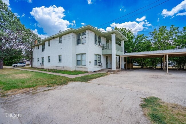 Building Photo - 642 Beech St