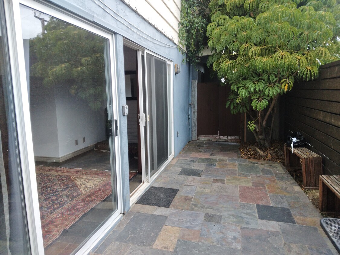 Foto principal - 3331 Dickens St