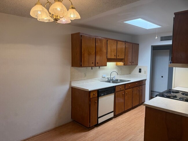 Foto del edificio - 3412 S Jessica Ave