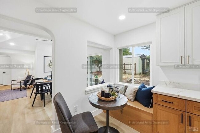 Building Photo - Proctor Terrace Single level home-walk to markets