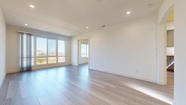 Photo - "Charming 3-Bed Oasis on Frankfort St: Spacious 2-Bath Retreat in Daly City!" Apartment
