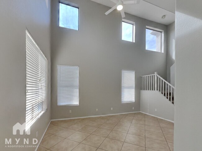 Building Photo - 2121 N 29th Pl