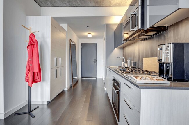 Foto del edificio - 512 W Division St