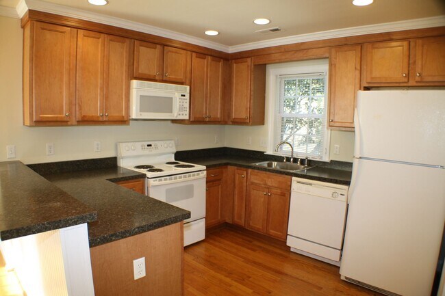 Foto del edificio - BEAUTIFUL NEWER SINGLE FAMILY HOME NEAR VCU
