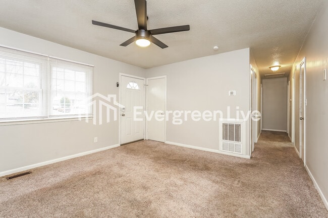 Building Photo - 1708 Cedrow Dr