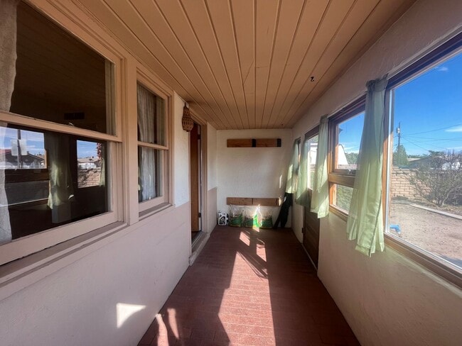 Building Photo - Pleasant 2 Bedroom 1 Bathroom Home In The Monkbridge Gardens Neighborhood!