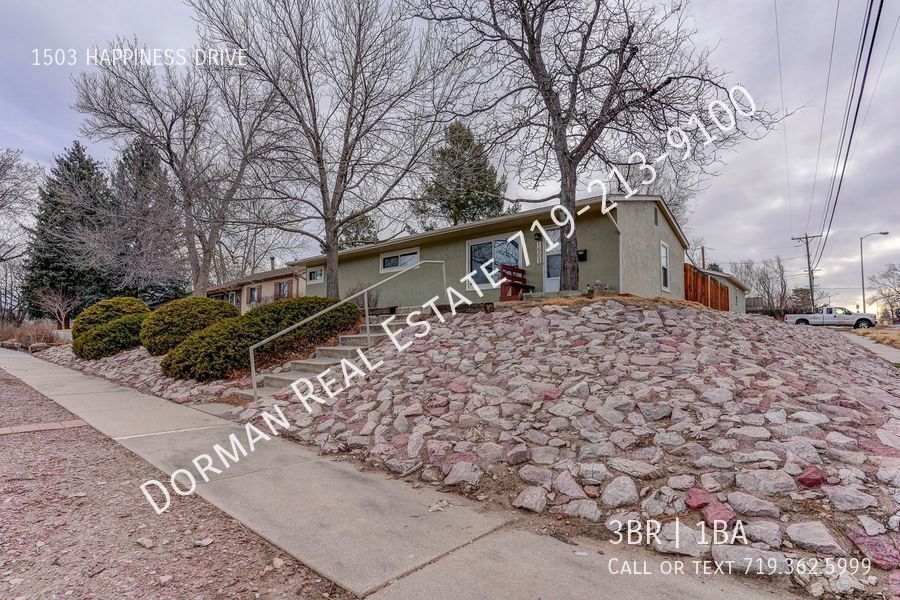 Beautifully restored stucco ranch on corne... House for Rent in