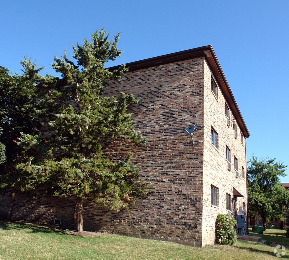 Foto del edificio - 1921 Green Ln N