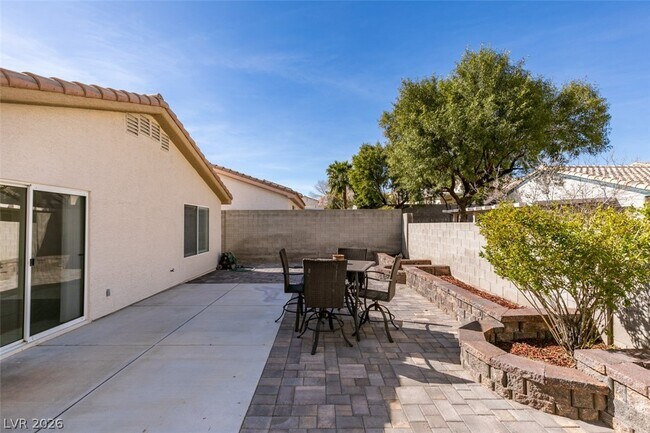 Foto del edificio - 7656 Certitude Ave