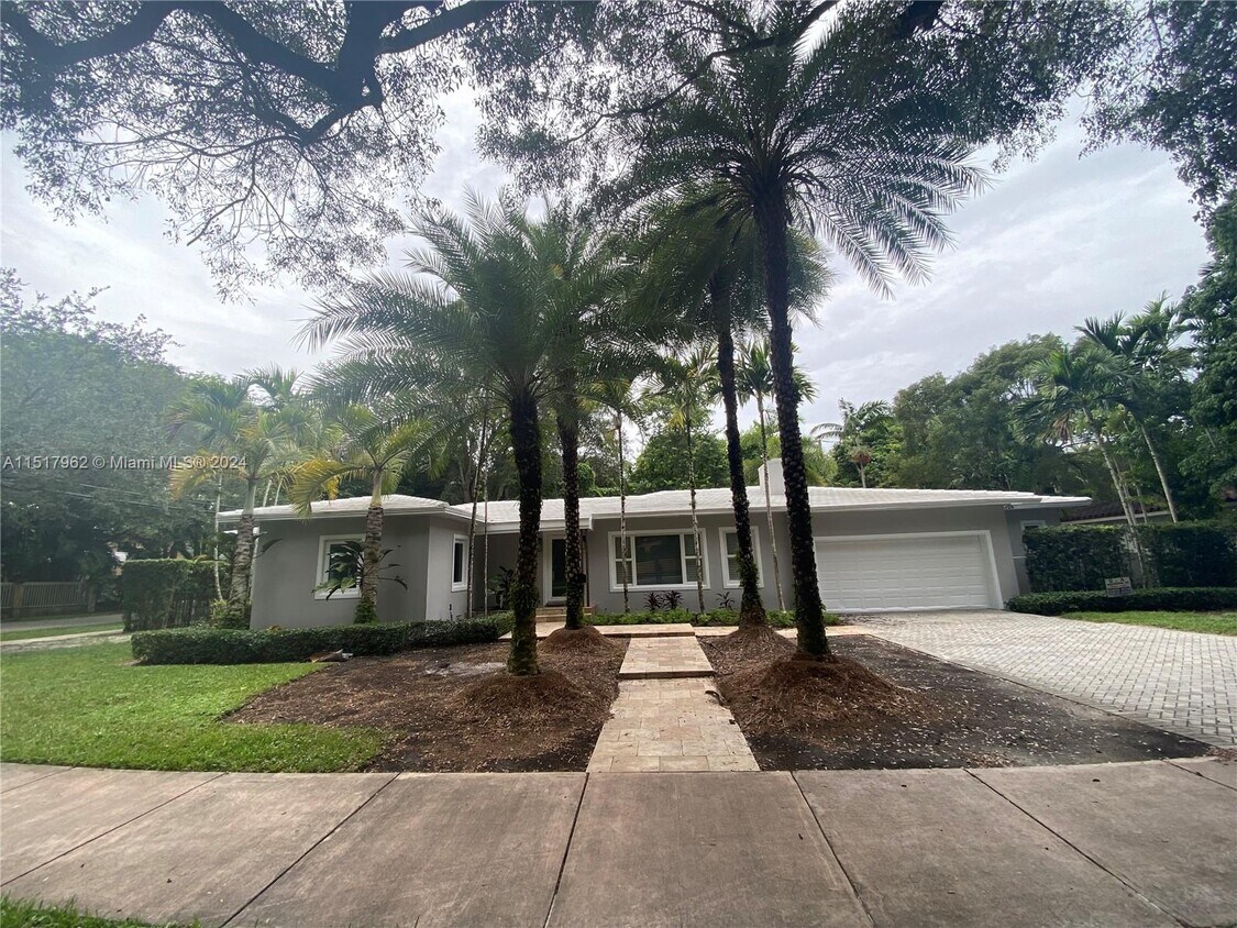Primary Photo - 800 Anastasia Ave
