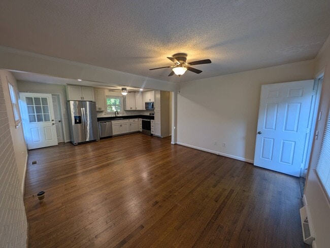 Photo - 747 Phelps and Workman Rd House