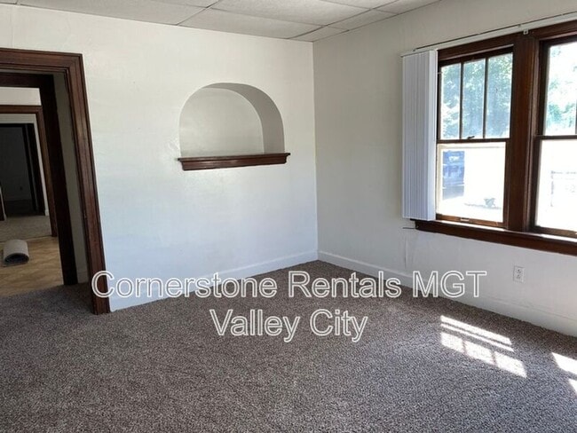 Building Photo - 264 College St SE