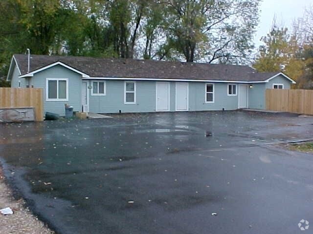 Building Photo - 700-704 19th Ave N
